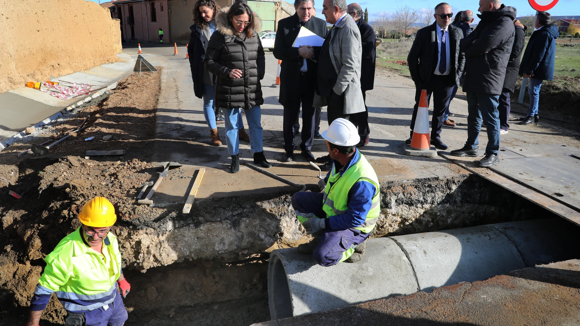 La consejera de Movilidad y Transformación Digital visita las obras en la CL-612 en Villamartín(Palencia)