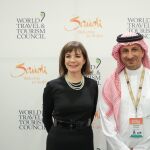 La presidenta del Consejo Mundial del Turismo, Julia Simpson, junto al ministro de Turismo saudí, Ahmad Al Khateeb, hoy, en la 22 Cumbre de la WTTC en Riad
