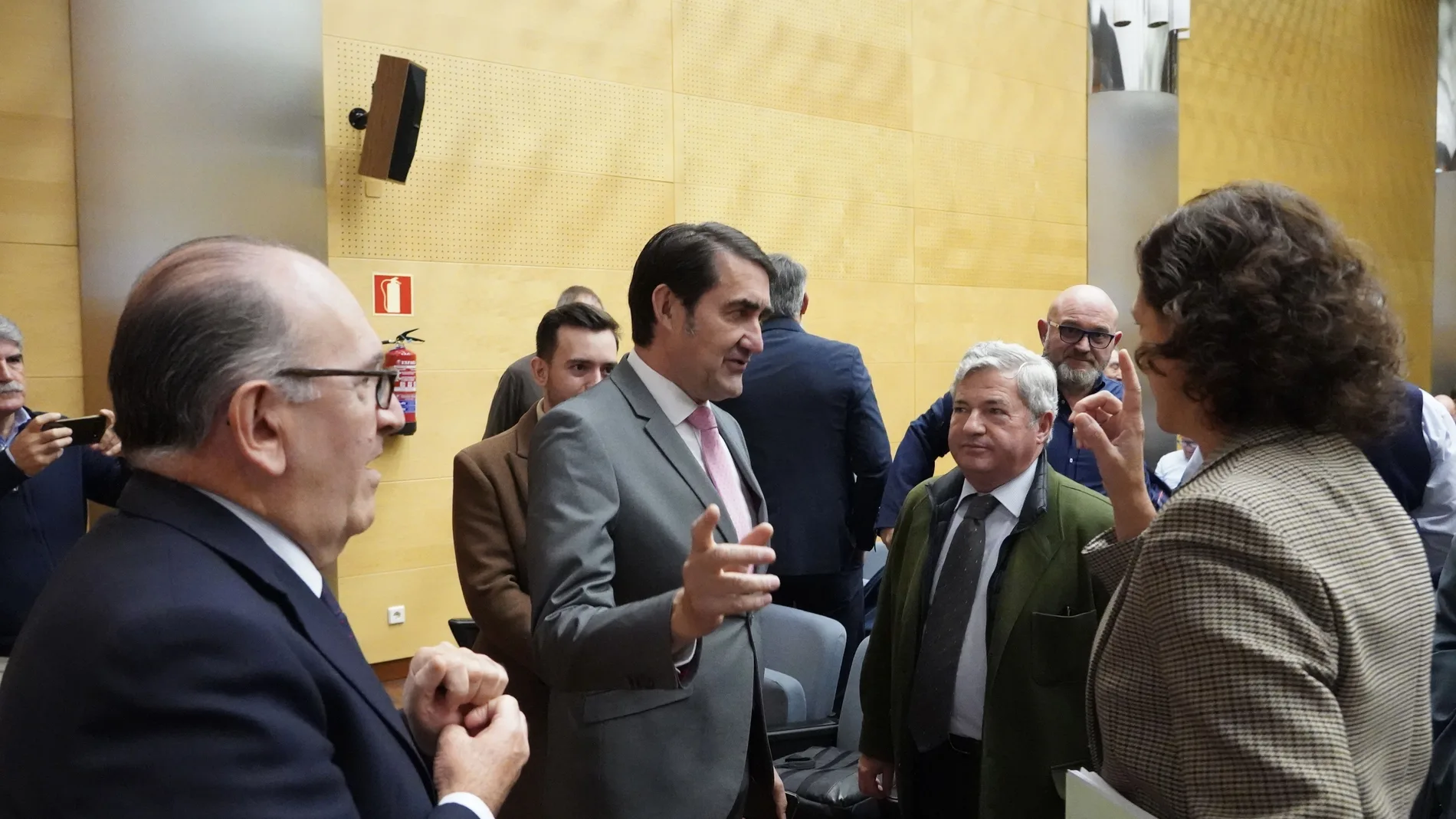 El consejero Suárez-Quiñones, antes de la jornada en Valladolid sobre vehículos en desuso