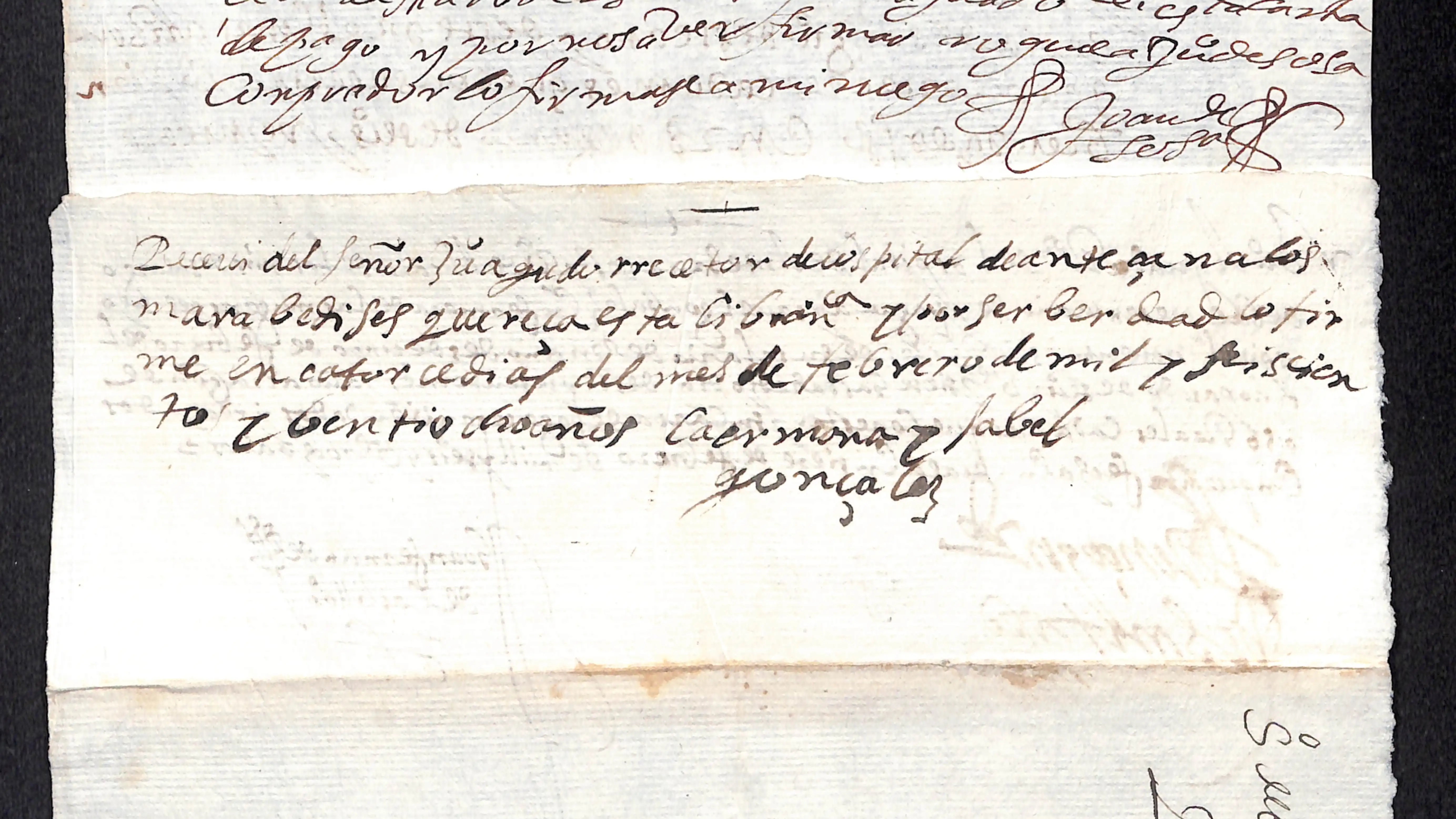 "Recibí del salario de la enfermera Isabel González". El primero firmado por Juan de Sosa, puesto que ella no sabía escribir. El segundo ya está firmado por la propia Isabel.