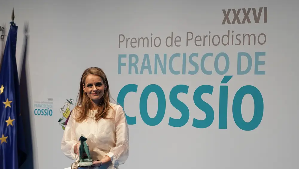 Gadea Gutiérrez, periodista de Diario de Burgos, recoge el XXXVI Premio de Periodismo Francisco de Cossío