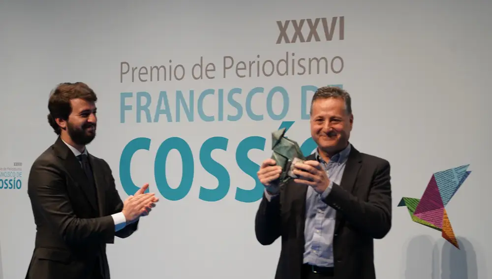 Alberto Rodrigo, fotógrafo de Diario de Burgos, recoge el XXXVI Premio de Periodismo Francisco de Cossío