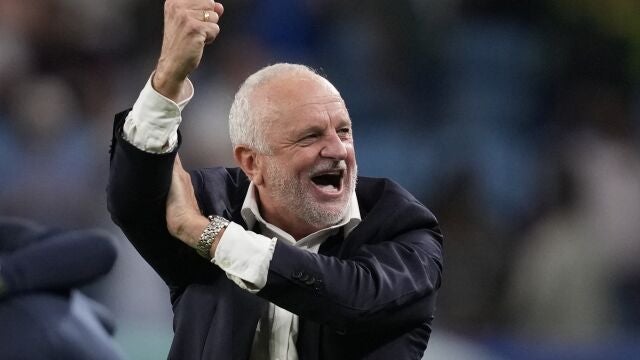 Graham Arnold, después de la clasificación de Australia para octavos de final, tras derrotar a Dinamarca