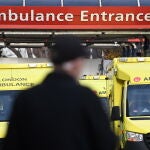 LAmbulancias en la puerta de uno de los hospitales de Londres donde se encuentran ingresados algunos de los niños afectados