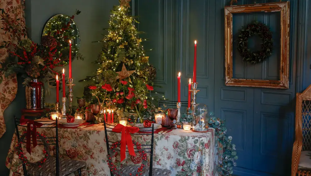 Además de adornos navideños ofrecen cursos de adornos florales navideños y alquilan el espacio para cenas privadas