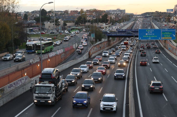 ¿Hay un límite de edad para conducir un coche en España?