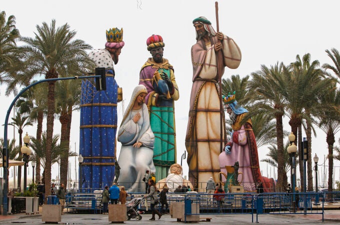 Vista general del belén más grande del mundo, en Alicante, cuyo punto más elevado alcanza los 17 metros de altura