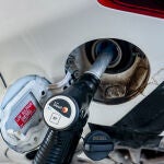 Los precios del diésel y la gasolina siguen a la baja