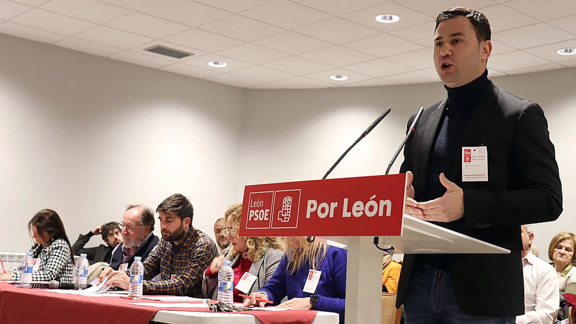 El secretario general del PSOE leonés, Javier Alfonso Cendón, interviene en el Comité Provincial del PSOE