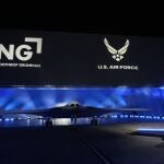 El nuevo bombardero nuclear furtivo de Estados Unidos ha sido presentado después de años de desarrollo secreto y como parte de la respuesta del Pentágono a las crecientes preocupaciones sobre un futuro conflicto con China.