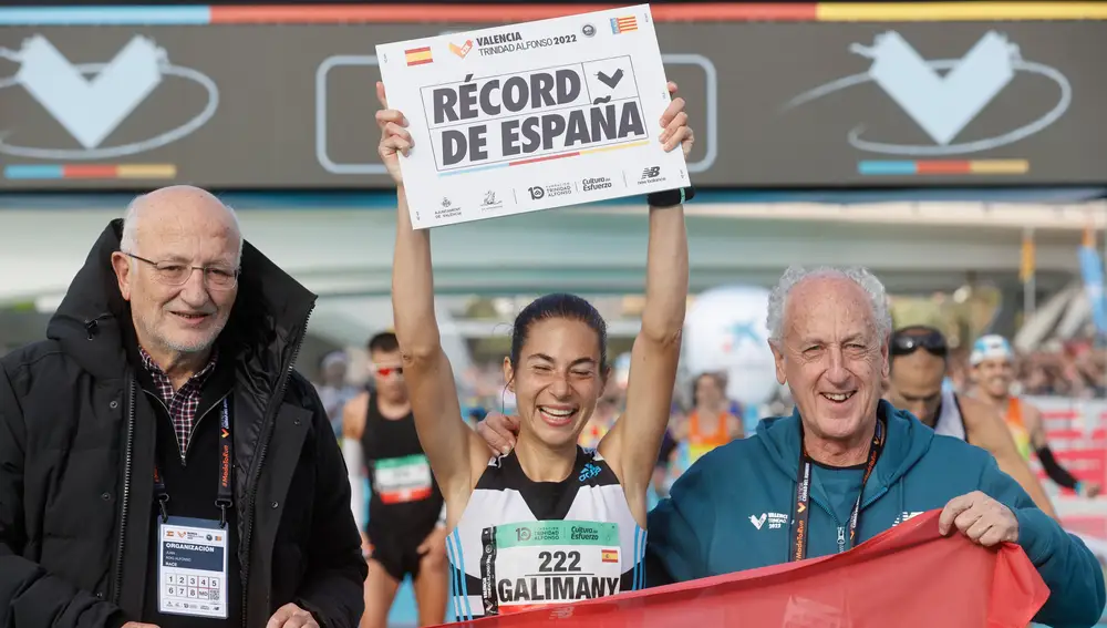 La corredora Marta Galimany batió en Valencia el récord de España de maratón con un tiempo oficioso de 2:26:14 horas, superando la anterior plusmarca nacional de Ana Isabel Alonso (2:26.51) que ostentaba desde 1996, este domingo en Valencia
