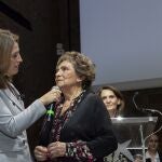 Sagrario Cachón, de 85 años, recibió el reconocimiento de 20 años como voluntaria de hospitales