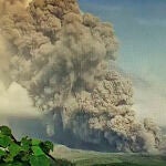 Indonesia elevó al máximo nivel la alerta tras la erupción de un volcán