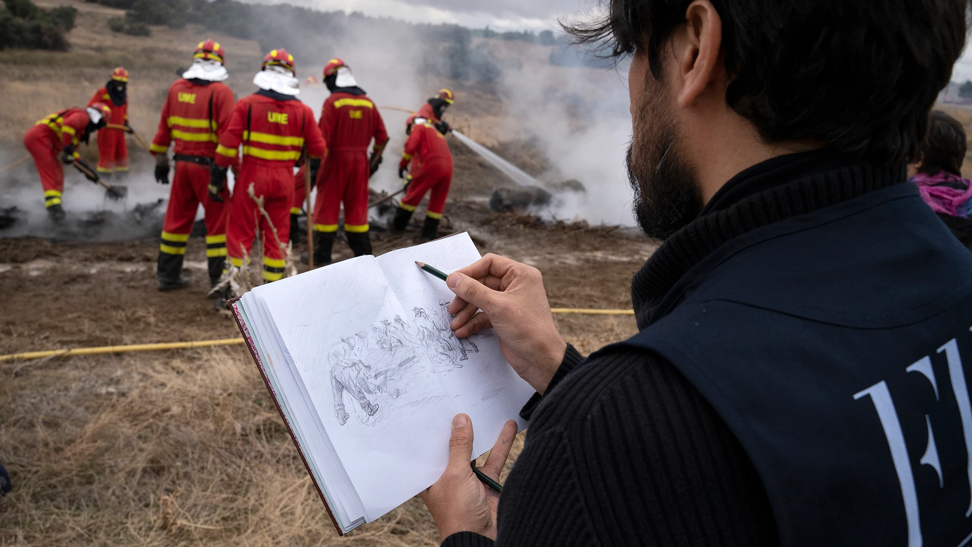 Retrato de la UME en uno de sus entrenamientos de contención del fuego por parte de la Fundación Ferrer-Dalmau. Fotografía: Zaida del Río (Universidad Nebrija)