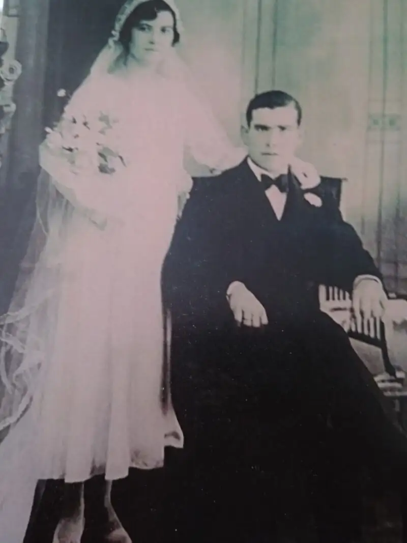Delfina Hernández y Román Benayas, el día de su boda, en 1928