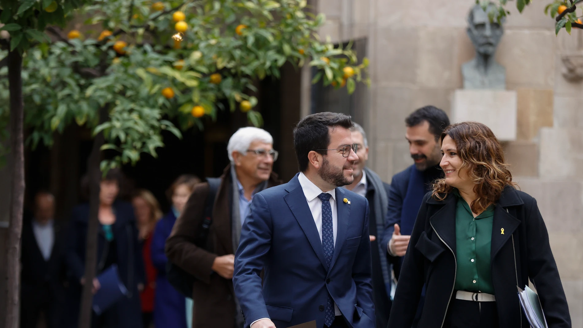 El president Pere Aragonès y la consellera de la Presidencia, Laura Vilagrà el martes junto a todo el Ejecutivo