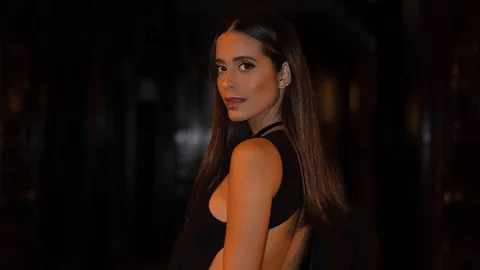 María Fernández-Rubíes con botas altas de Mango