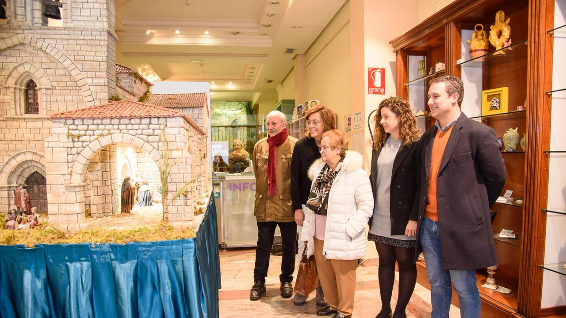 Ángeles Armisén durante la visita a uno de los Belenes de este año