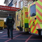 Ambulancias a las puertas de un hospital en Londres