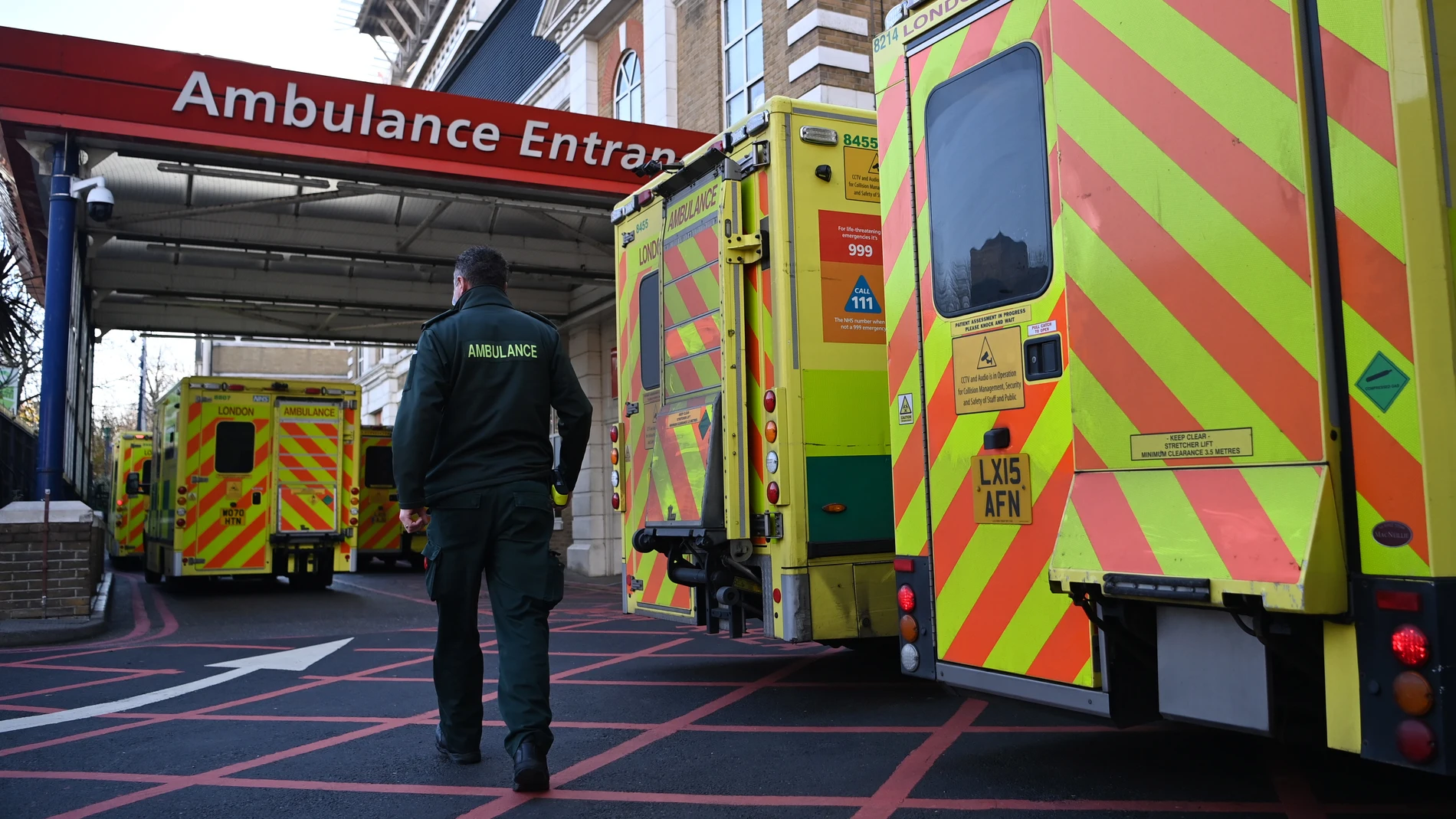 Ambulancias a las puertas de un hospital en Londres