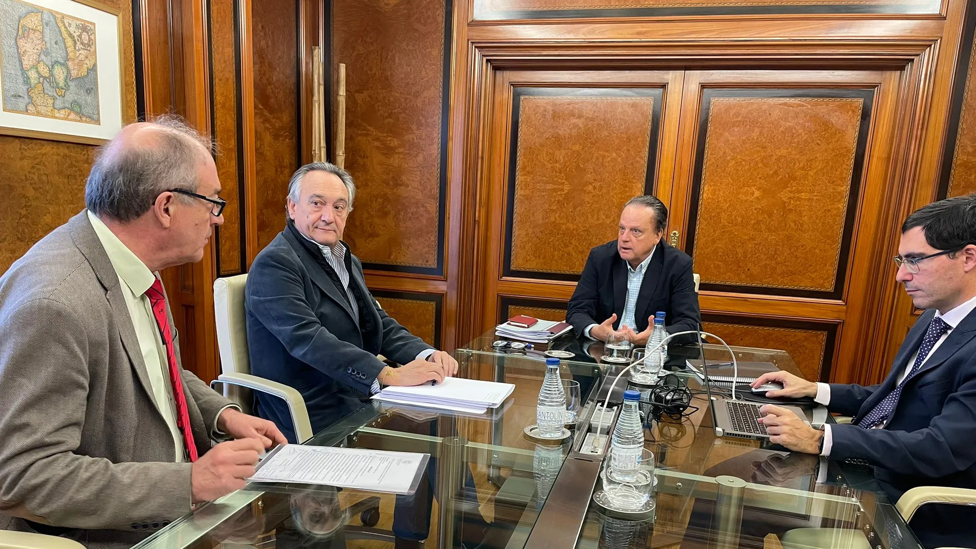 Pleno del Consejo de Cuentas presidido por Mario Amilivia