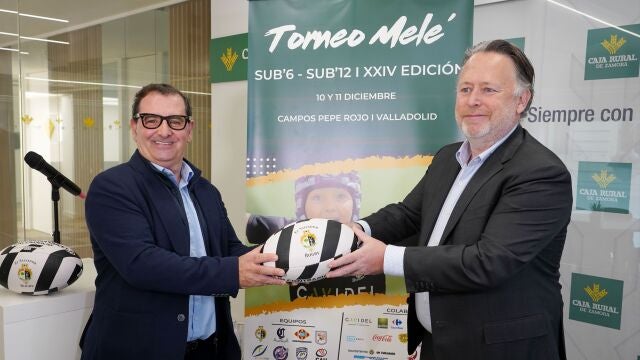 El presidente del Club de Rugby El Salvador, Rian Butcher y el responsable de comunicación de Caja Rural de Zamora, Narciso Prieto, presentan el Torneo Melé y firman el convenio de colaboración entre ambas entidades para la temporada 2022-2023