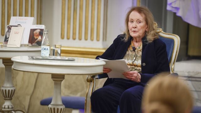 Annie Ernaux, durante la lectura de su discurso de aceptación del Nobel