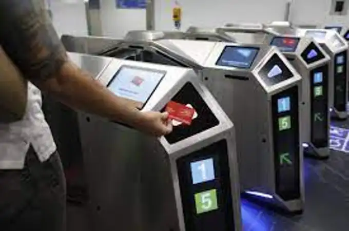Metro de Madrid permitirá el acceso con tarjeta bancaria a partir de 2026