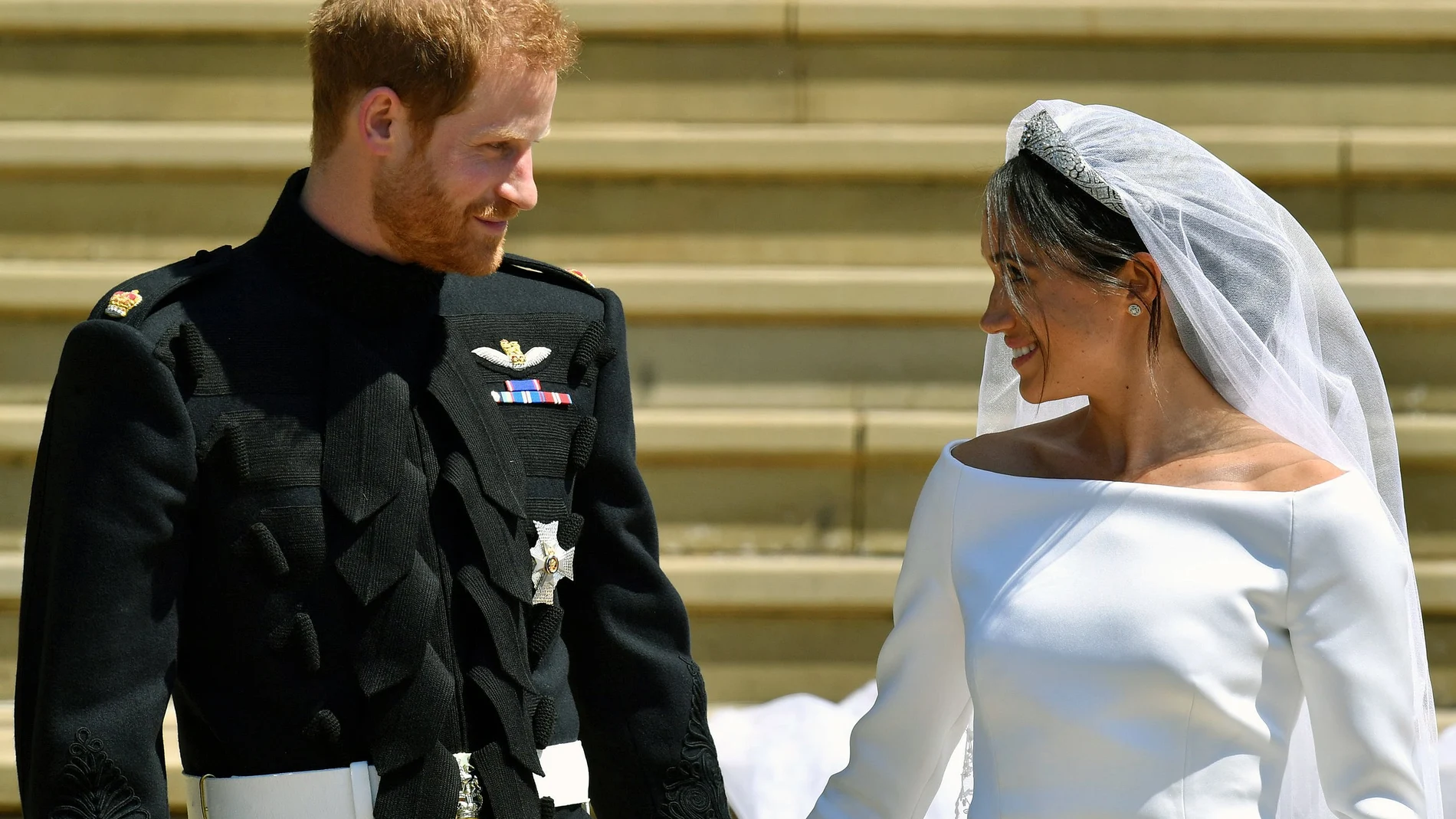 Meghan Markle y el príncipe Harry, el día de su boda (Ben Birchhall/pool photo via AP, file)