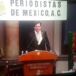 Guillermo Rocafort agradece el galardón durante el acto