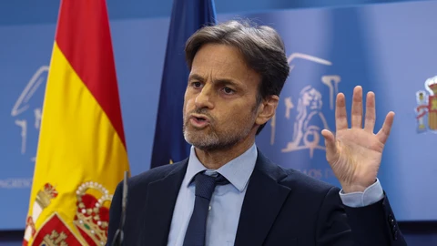 El diputado de Unidas Podemos Jaume Asens da una rueda de prensa en el Congreso de los Diputados, este viernes. EFE/ Chema Moya