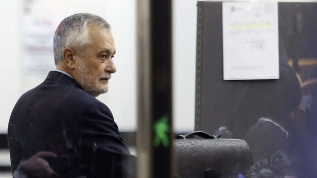 El expresidente andaluz José Antonio Griñán fue condenado a seis años de cárcel por prevaricación y malversación