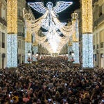 Miles de personas en la calle Larios, en Málaga