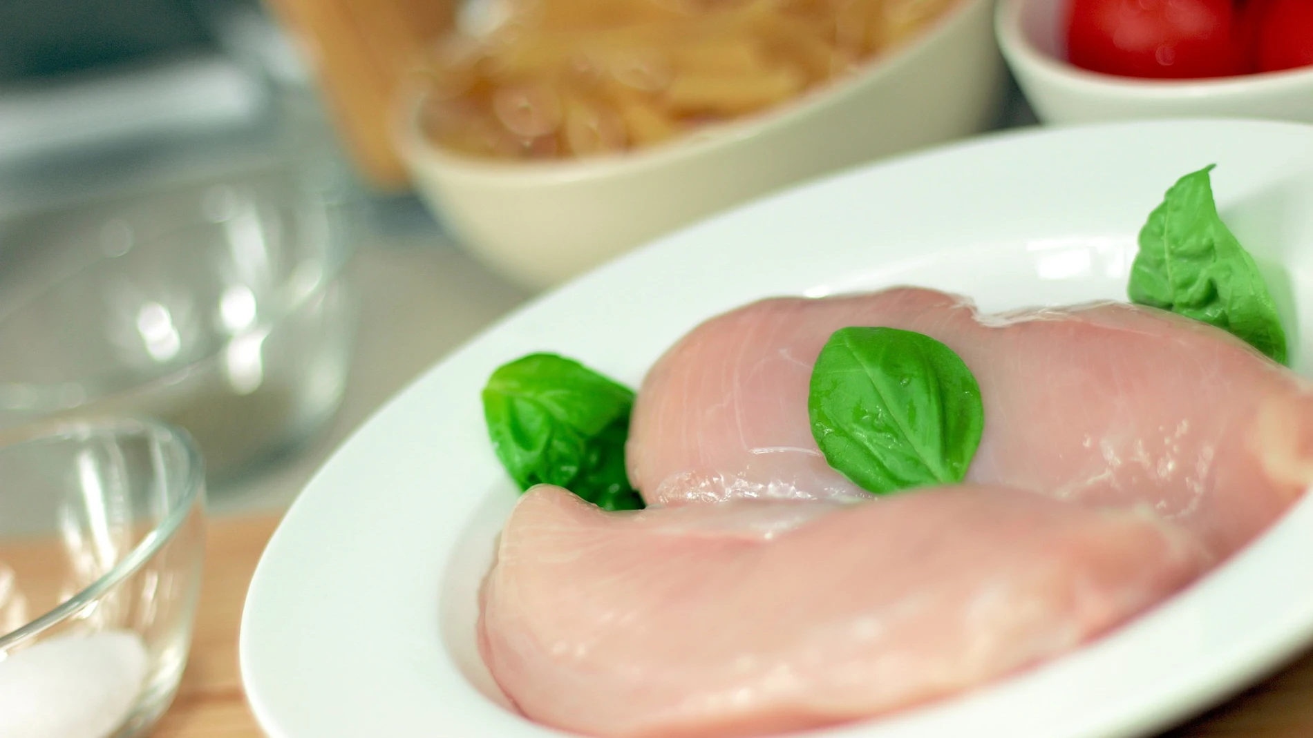 Guía para lavar, conservar y cocinar el pollo para prevenir la intoxicación  alimentaria