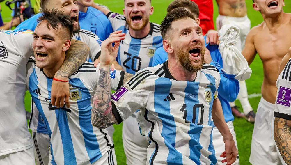 Messi celebra la victoria en cuartos de final en la tanda de penaltis frente a Holanda