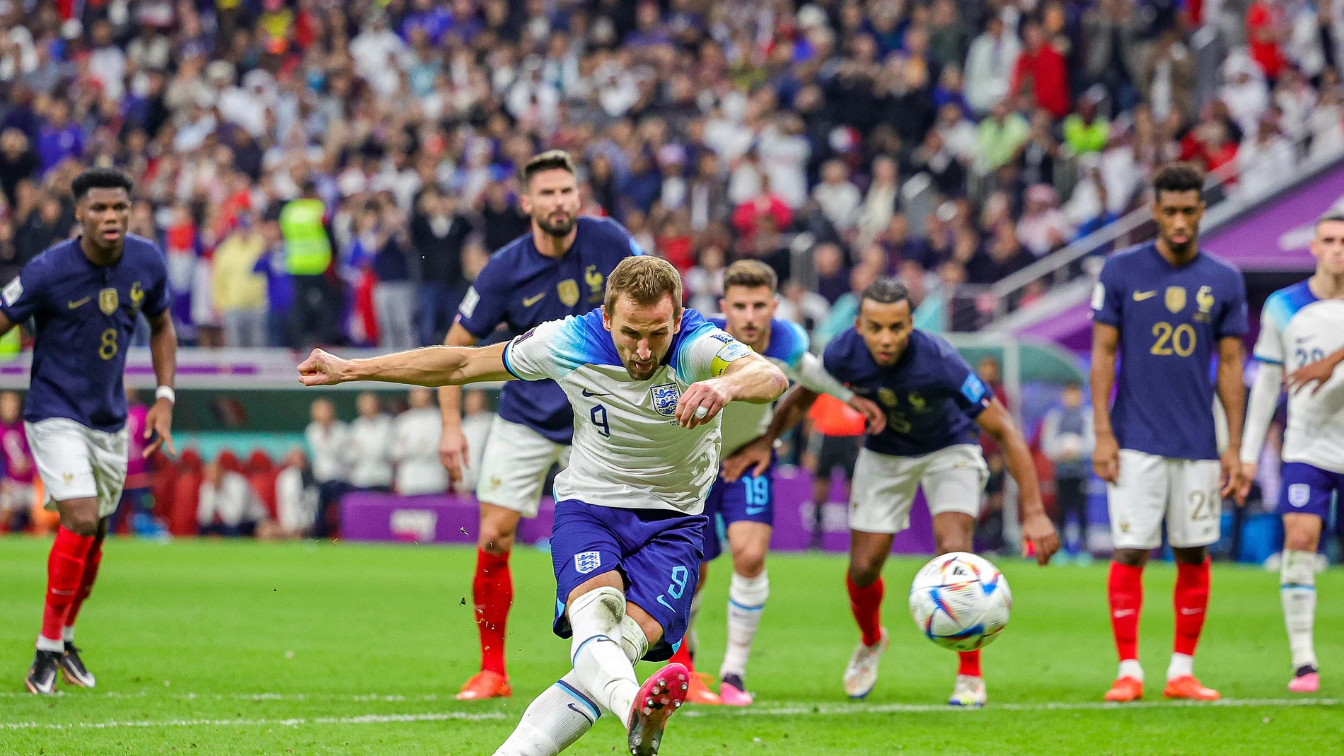 Harry Kane, en el momento de fallar su segundo penalti en los cuartos de final entre Inglaterra y Francia