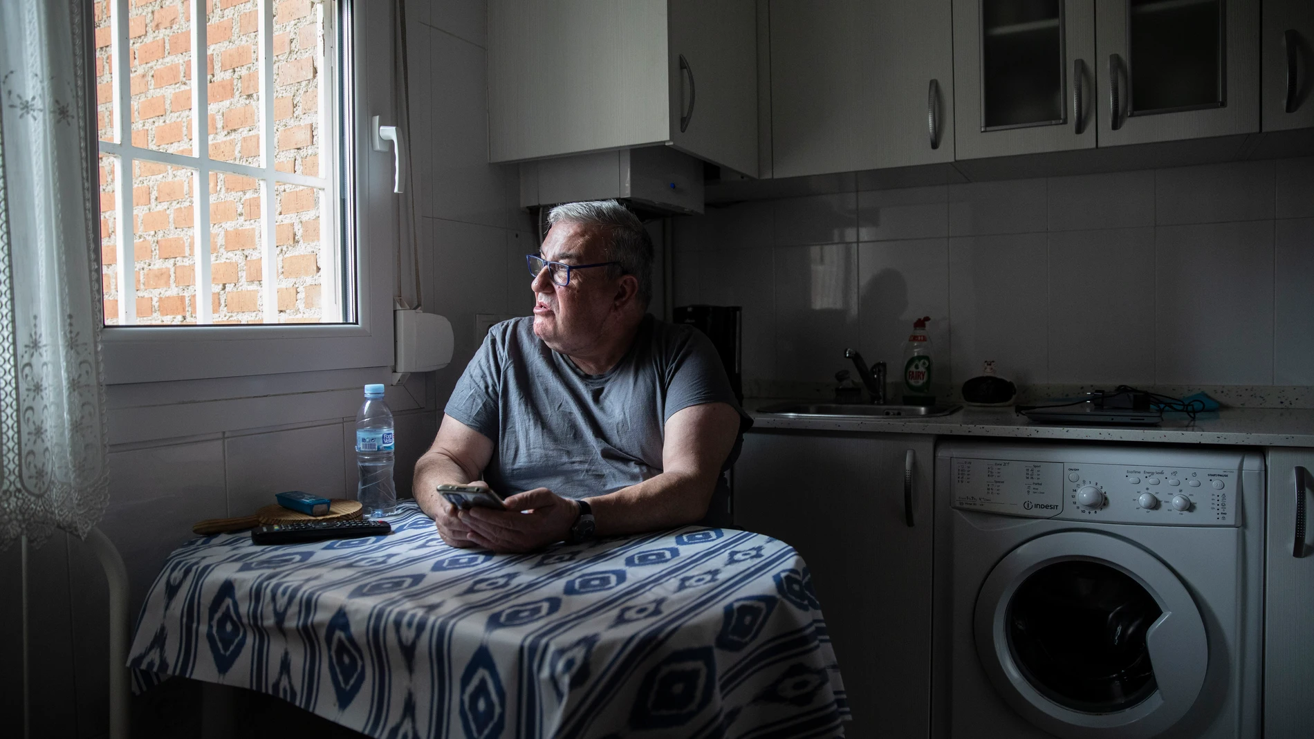 Fernando Rodríguez, de 59 años, lleva más de un año compartiendo su casa gracias a KUVU