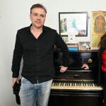 El profesor de la Universidad de Burgos, Fernando del Rio, junto a su mujer, crea el primer manual árabe - Español