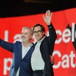 El líder del Partido Socialista de Cataluña (PSC), Salvador Illa, y el candidato a la alcaldía de Barcelona por el PSC, Jaume Collboni, en el Palacio de Congresos este domingo