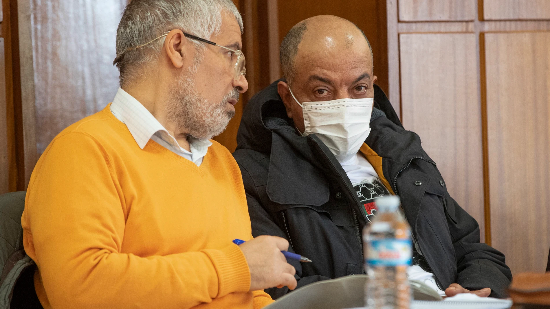 El hombre de nacionalidad marroquí de 49 años acusado de asesinar a su mujer en Águilas el 29 de agosto de 2020, durante un momento de la primera sesión del juicio con jurado en el que el fiscal pide 26 años de prisión, este lunes en la Audiencia Provincial de Murcia.