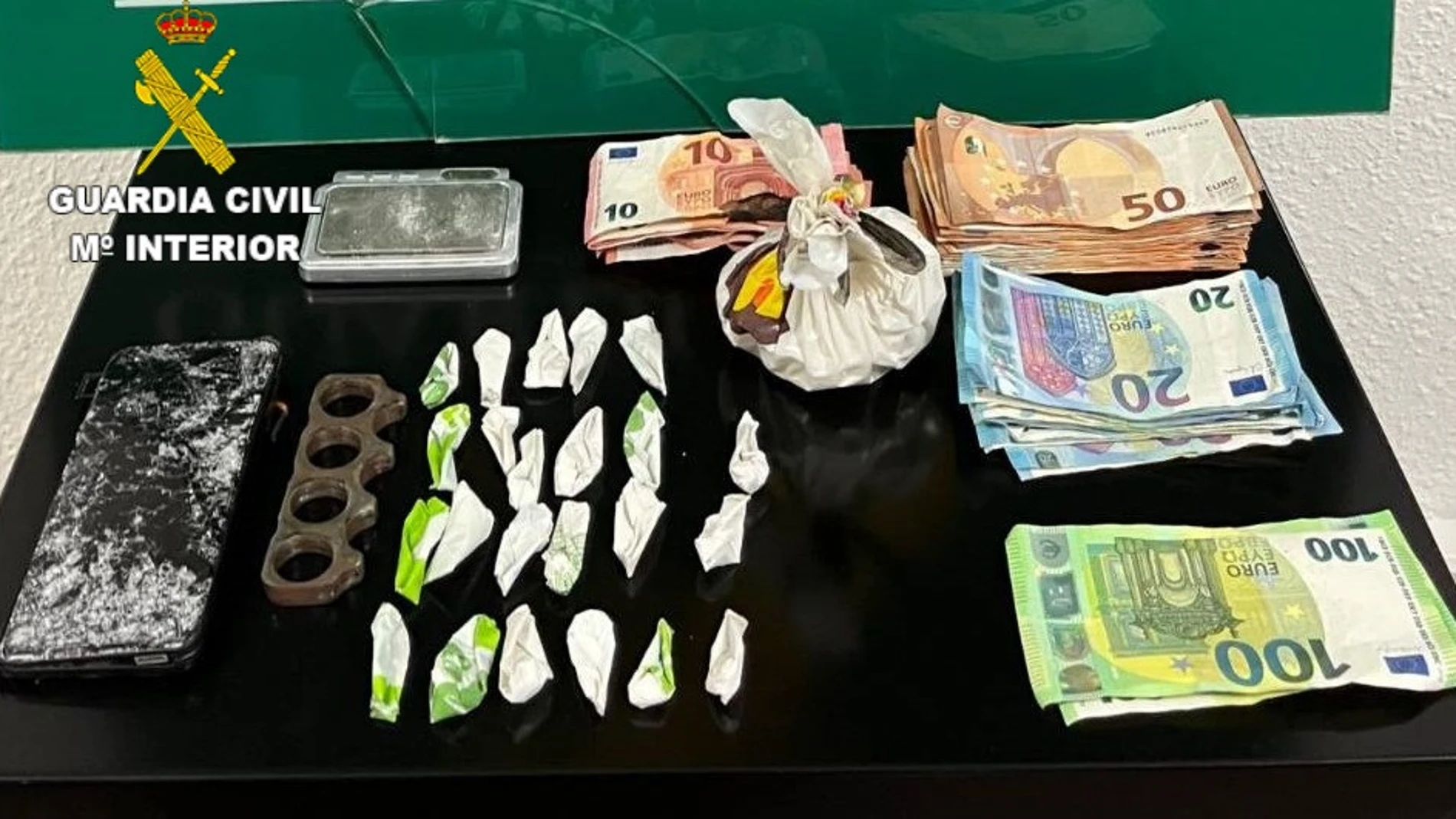 Material incautado por la Guardia Civil