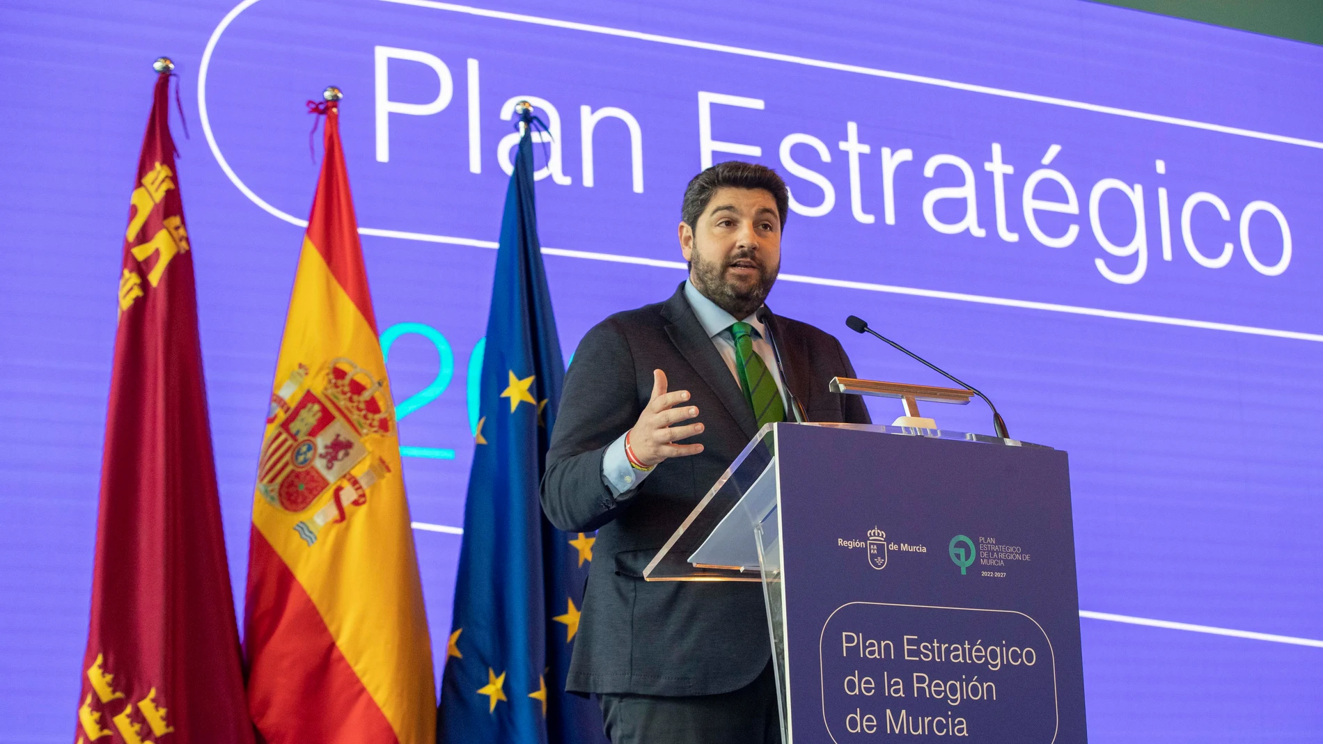El presidente de la Comunidad de Murcia, Fernando López Miras, interviene este lunes en los salones Promenade de Murcia capital en el acto de presentación del Plan Estratégico de la Región de Murcia 2022-2027