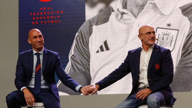 Luis Rubiales y Luis de la Fuente, en su presentación como nuevo seleccionador en sustitución de Luis Enrique