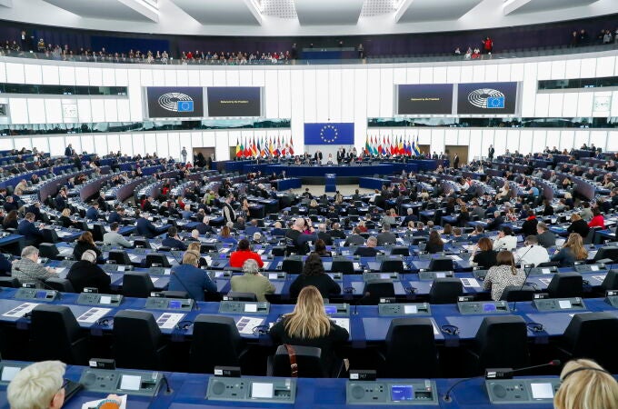 Vista general del salón de plenos al inicio de una sesión del Parlamento Europeo en Estrasburgo, Francia