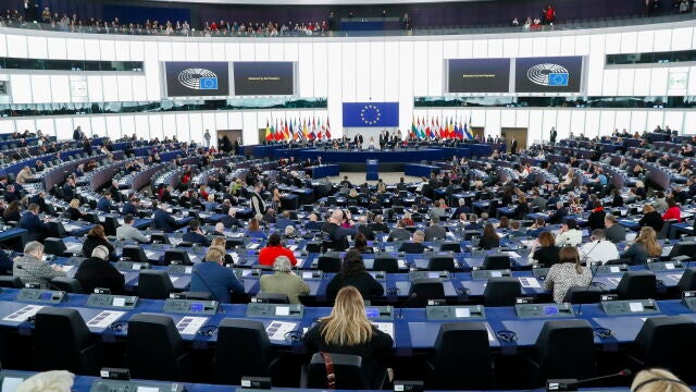 Vista general del salón de plenos al inicio de una sesión del Parlamento Europeo en Estrasburgo, Francia