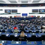 Vista general del salón de plenos al inicio de una sesión del Parlamento Europeo en Estrasburgo, Francia
