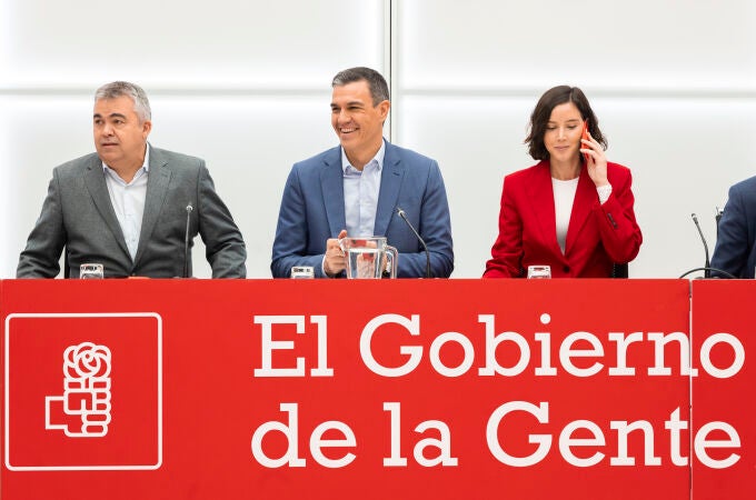 Santos Cerdán, Pedro Sánchez y Andrea Fernández