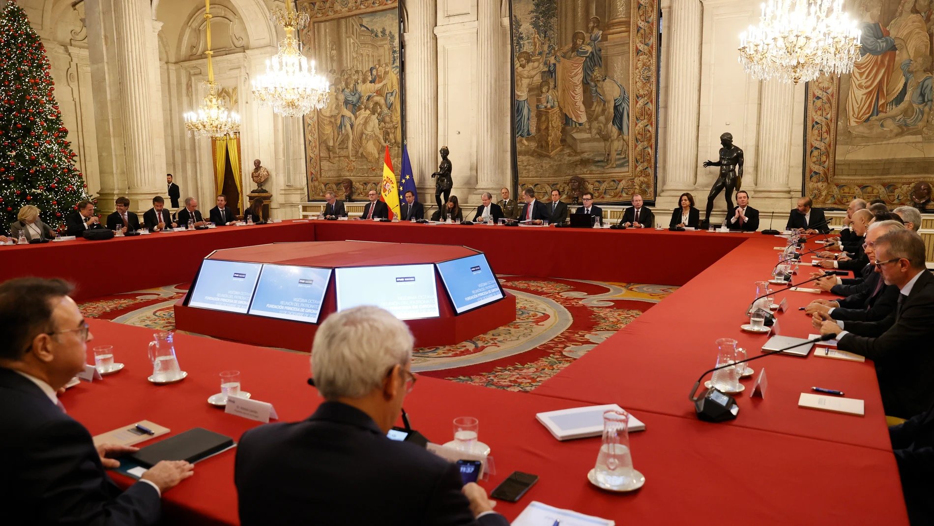 El rey Felipe VI preside la reunión del Patronato de la Fundación Princesa de Girona en el Palacio Real en Madrid este lunes