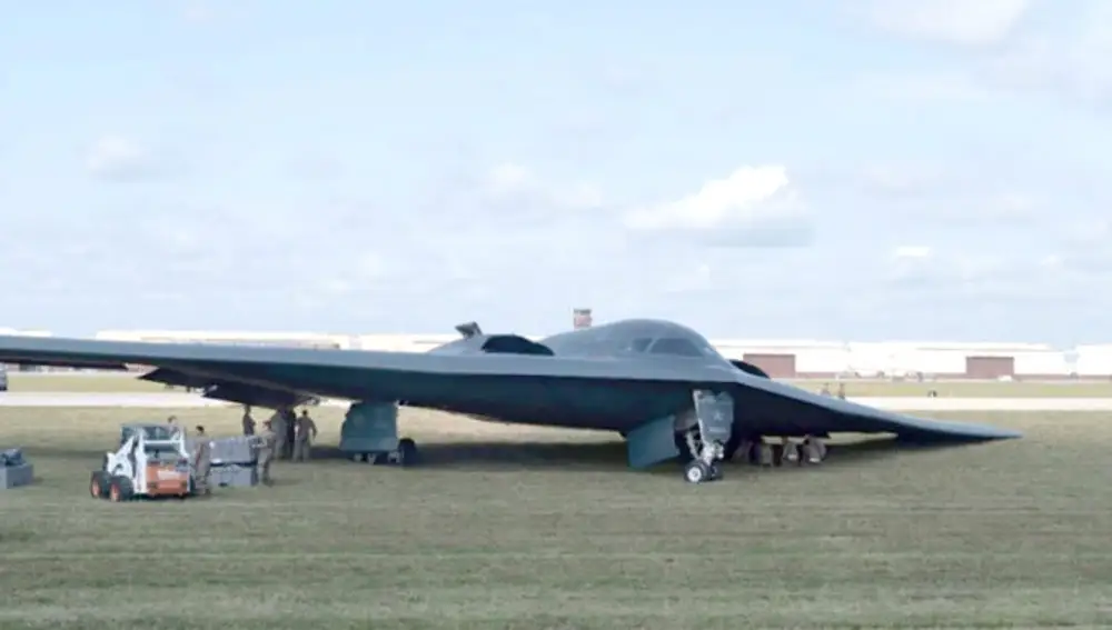 Un bombardero B-2 Spirit tras un aterrizaje de emergencia en 2021