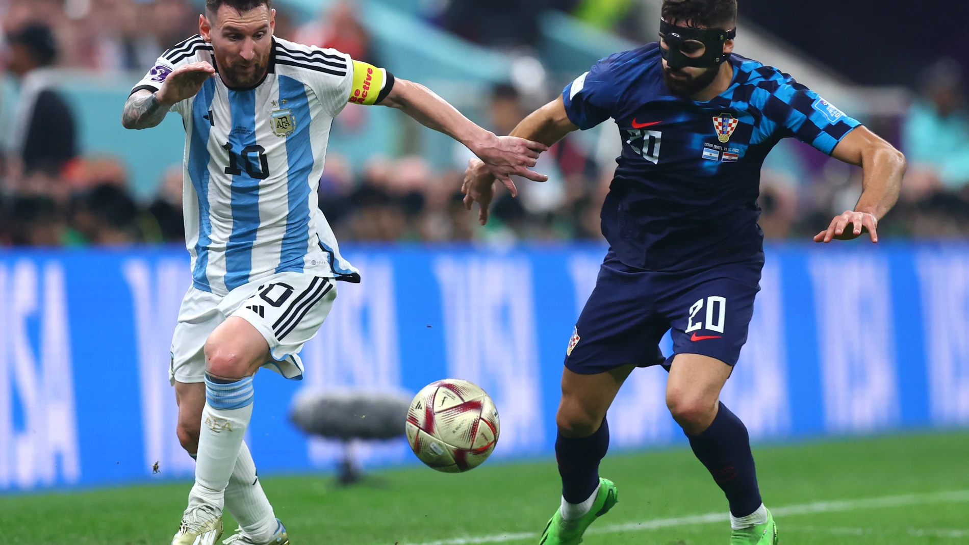 Messi y Josko Gvardiol, en el Argentina-Croacia